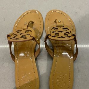 Stylish sandals, so comfy!🤩